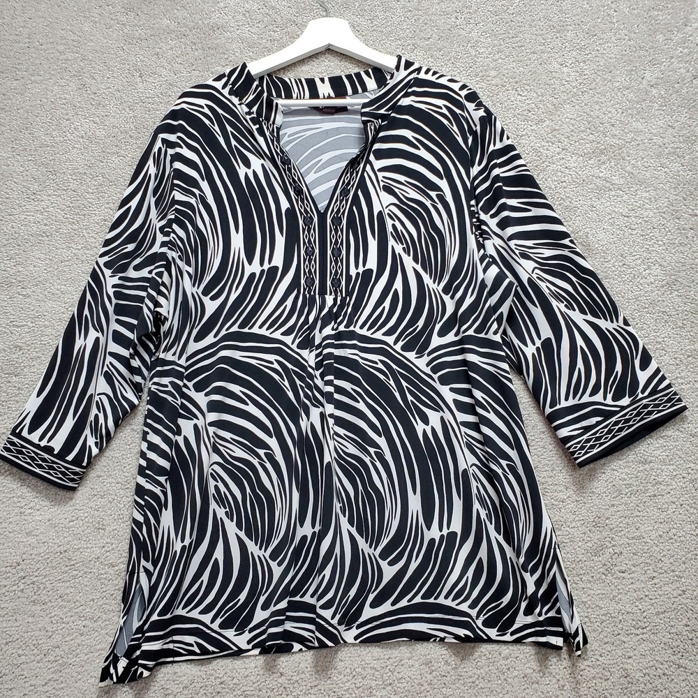 Dana Buchman Tunic Top Womens 2X Black White Zebra Print Rhinestone‎ Split Neck